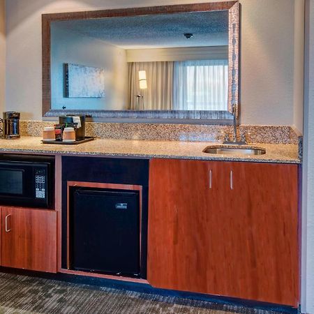 Courtyard By Marriott Alexandria Hotel Екстериор снимка