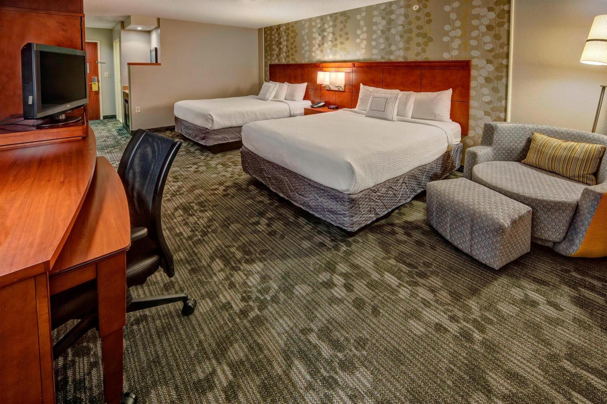 Courtyard By Marriott Alexandria Hotel Екстериор снимка