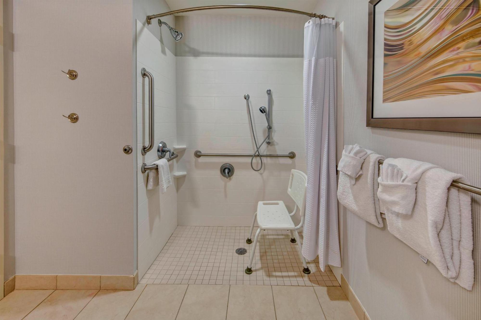 Courtyard By Marriott Alexandria Hotel Екстериор снимка