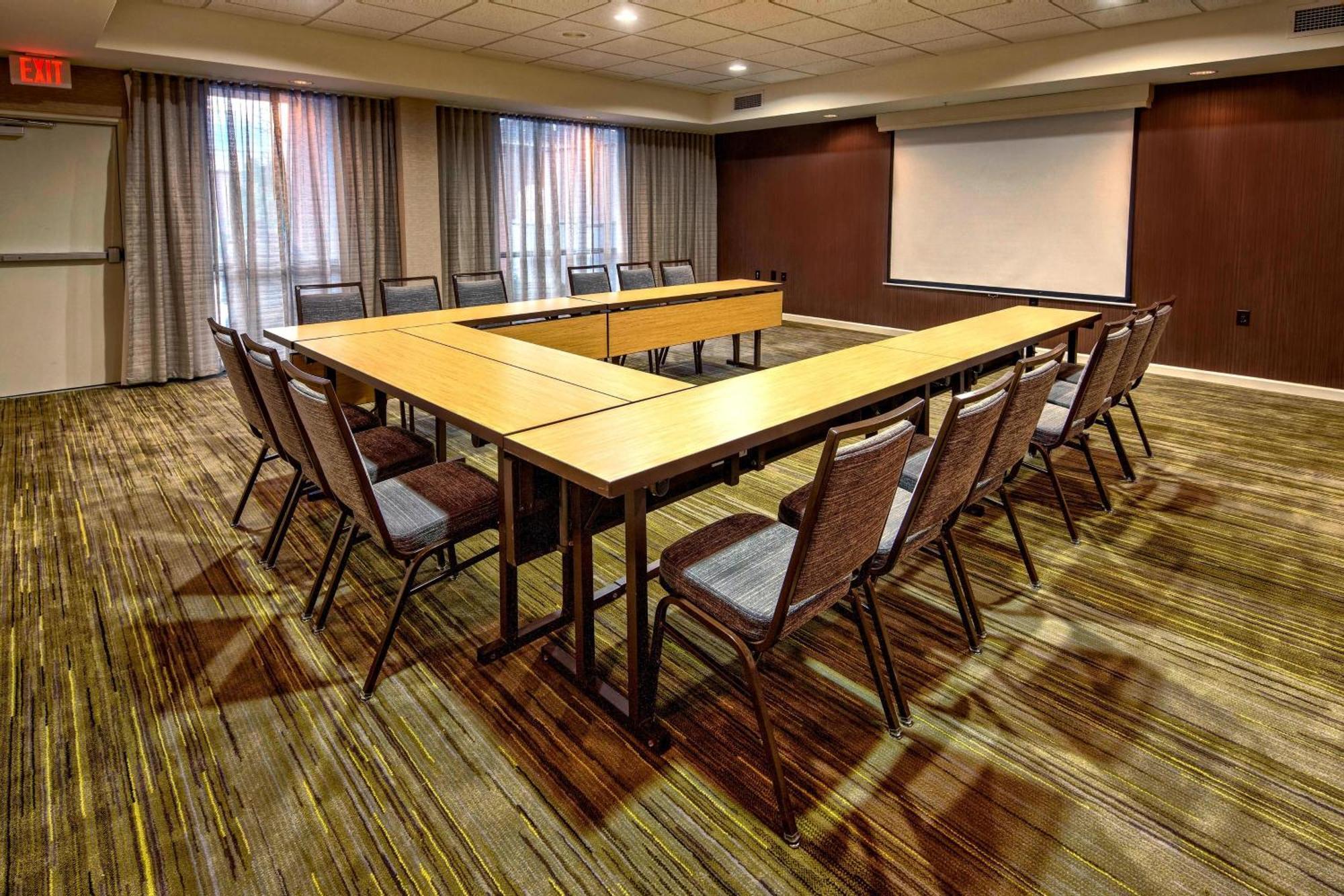 Courtyard By Marriott Alexandria Hotel Екстериор снимка