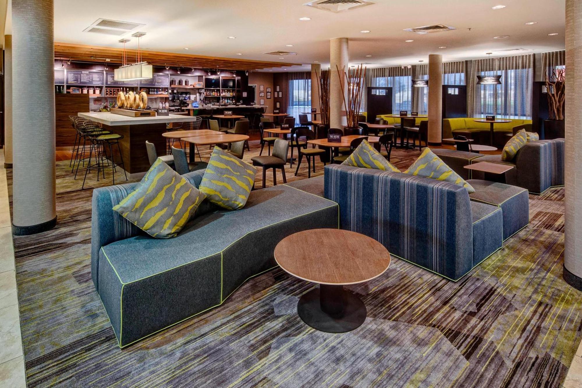 Courtyard By Marriott Alexandria Hotel Екстериор снимка
