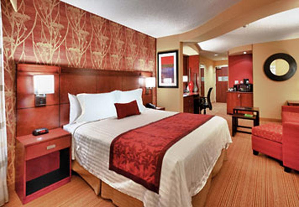 Courtyard By Marriott Alexandria Hotel Стая снимка