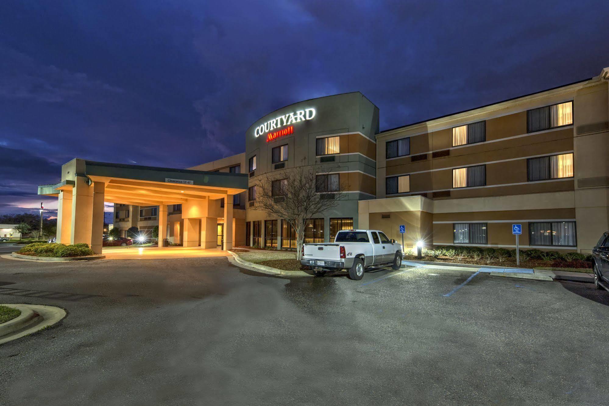 Courtyard By Marriott Alexandria Hotel Екстериор снимка