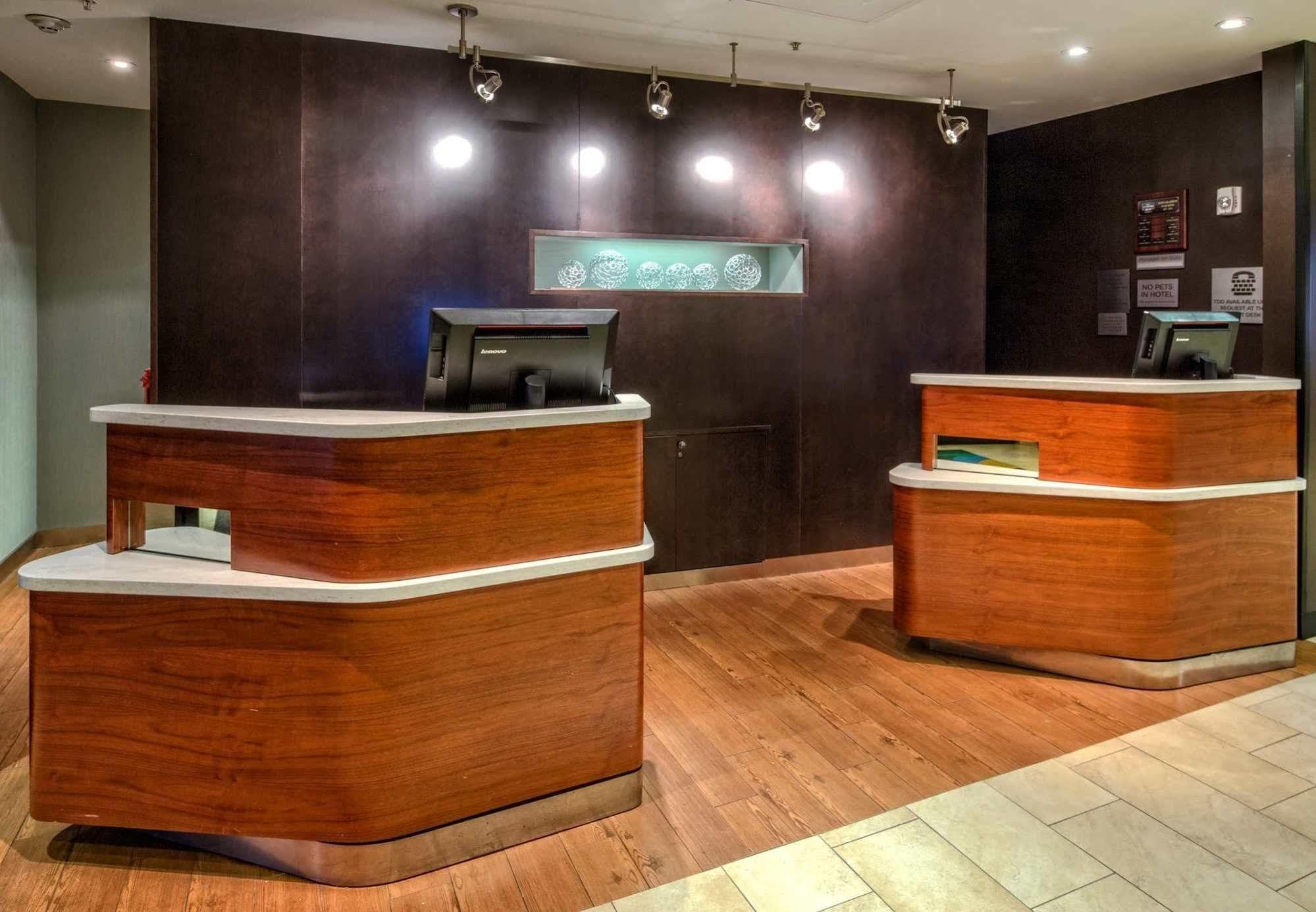 Courtyard By Marriott Alexandria Hotel Екстериор снимка