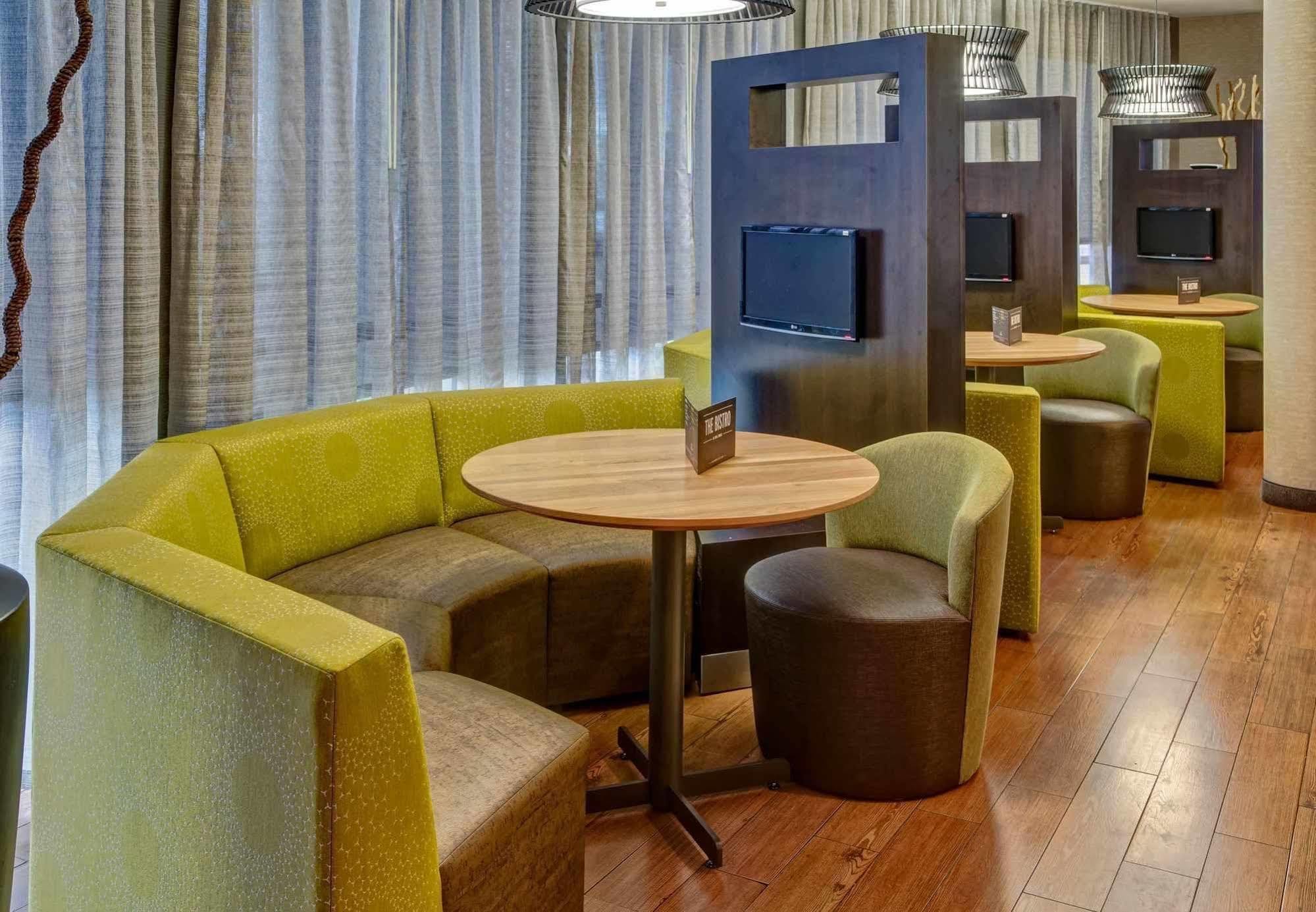 Courtyard By Marriott Alexandria Hotel Екстериор снимка